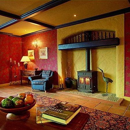 Whitegates Pub & Accommodation 킬라니 외부 사진