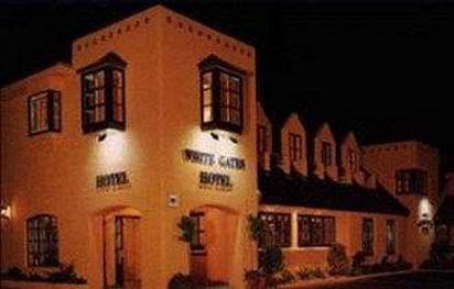 Whitegates Pub & Accommodation 킬라니 외부 사진